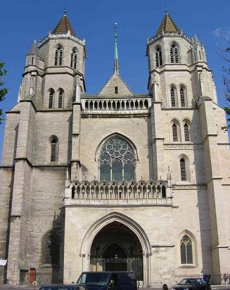 Saint-Pantaléon. Six tombes enfin restaurées